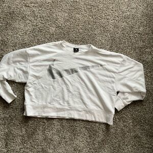 Cropped Nike crewneck size large